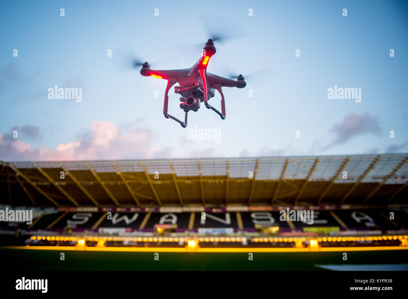 Venerdì 23 Dicembre 2014 DJI Drone al Liberty Stadium, Swansea, Wales, Regno Unito Foto Stock