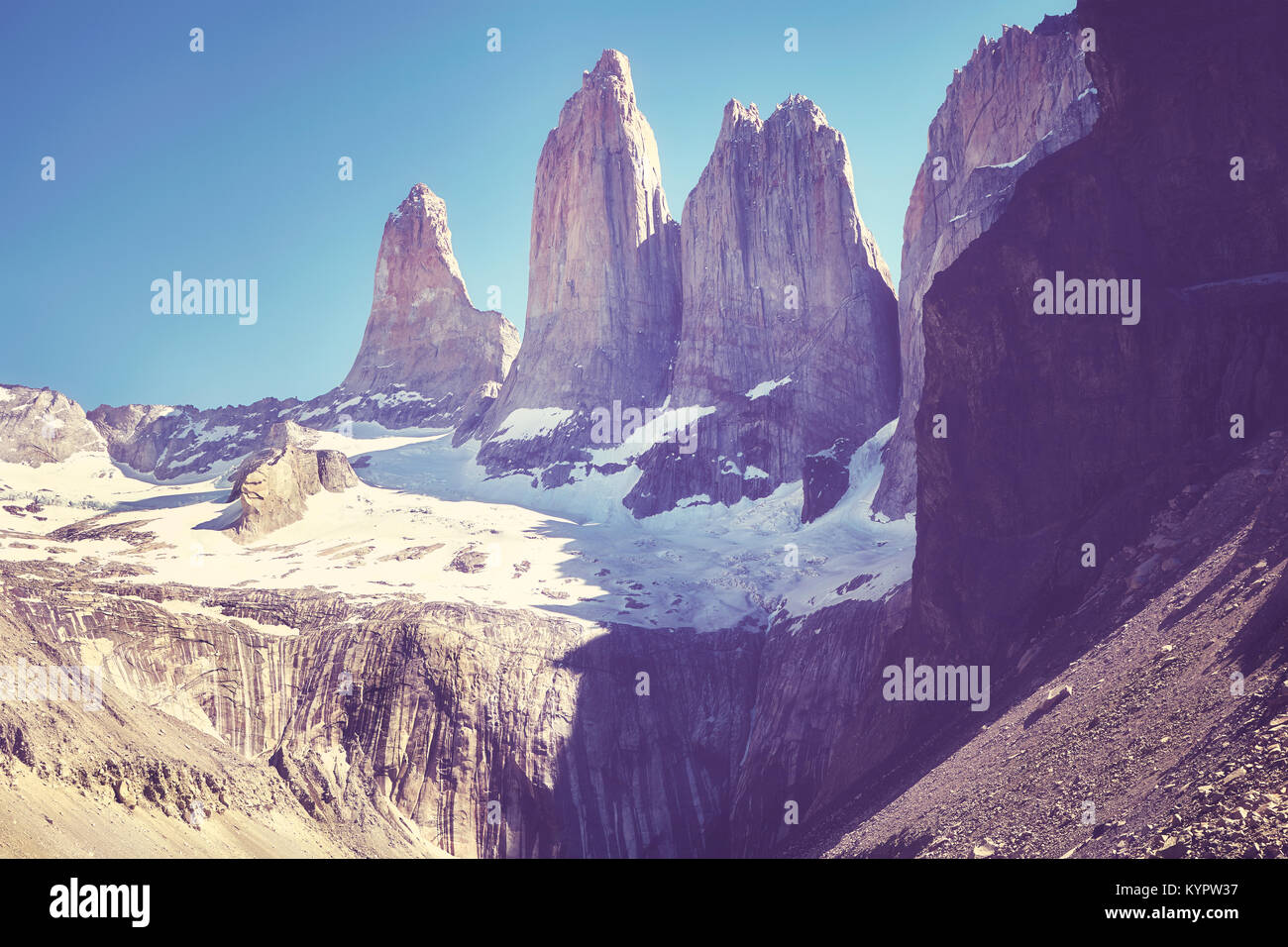 Vintage tonica foto di Torres del Paine mountain range, Patagonia, Cile. Foto Stock