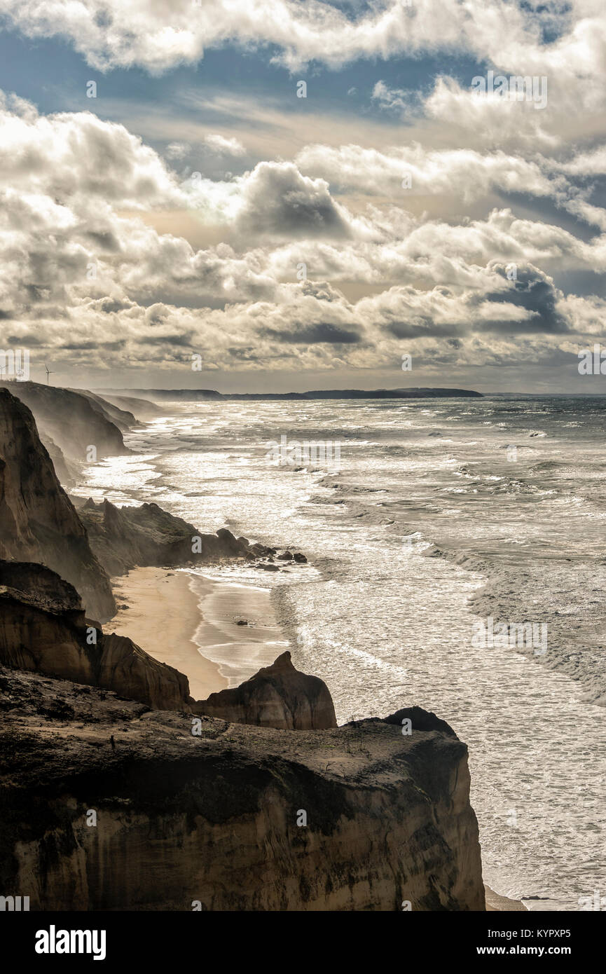 Spettacolare costa a Vale Furado sulla costa d'argento, vicino a Nazare, Portogallo. Foto Stock