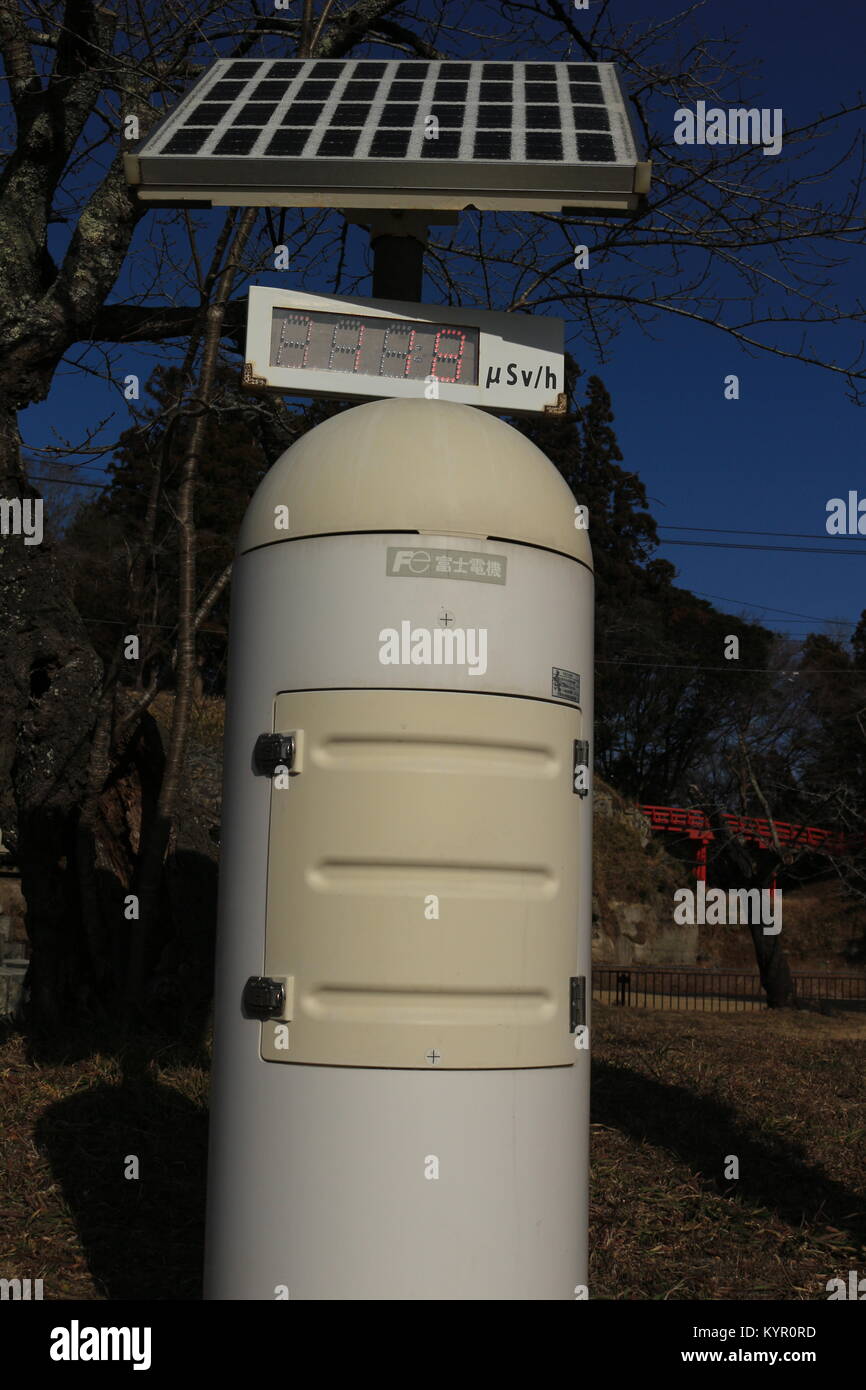 Un pubblico un contatore di radiazioni in un parco locale, Soma, Fukushima Jan 2018 Foto Stock