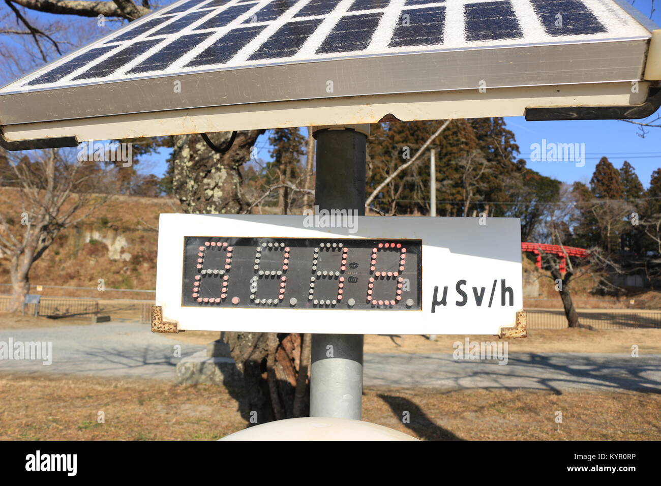 Un pubblico un contatore di radiazioni in un parco locale, Soma, Fukushima Jan 2018 Foto Stock