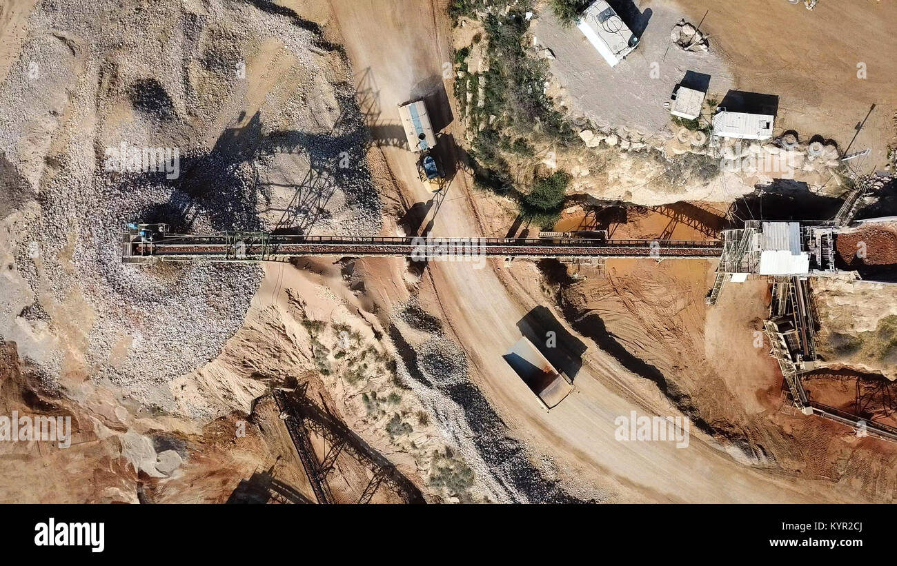 Cava grande durante le ore di lavoro - immagine aerea Foto Stock