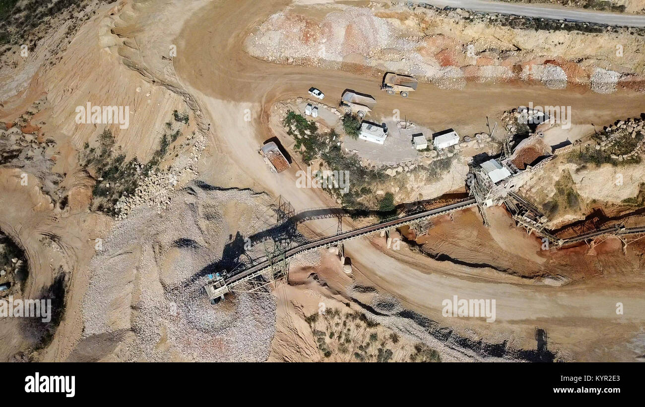 Cava grande durante le ore di lavoro - immagine aerea Foto Stock