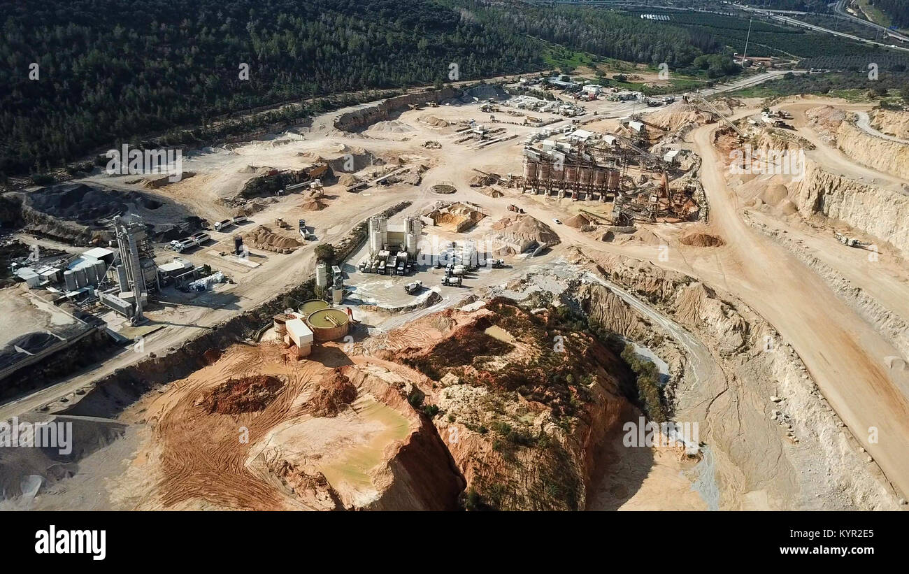 Cava grande durante le ore di lavoro - immagine aerea Foto Stock