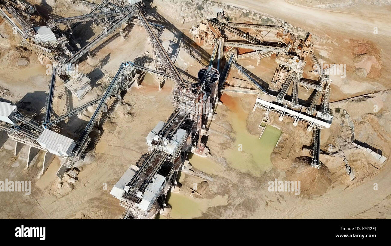 Cava grande durante le ore di lavoro - immagine aerea Foto Stock