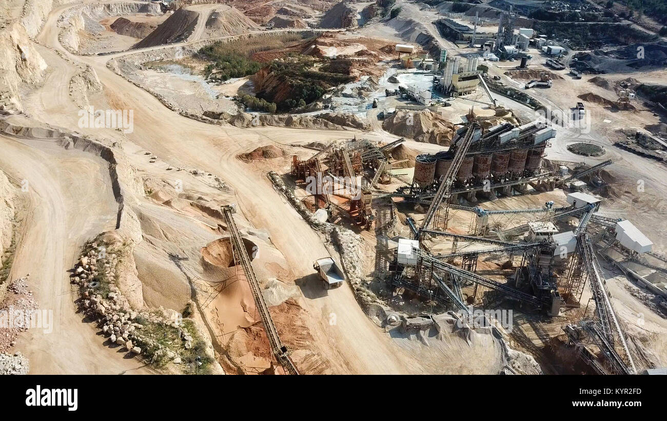Cava grande durante le ore di lavoro - immagine aerea Foto Stock