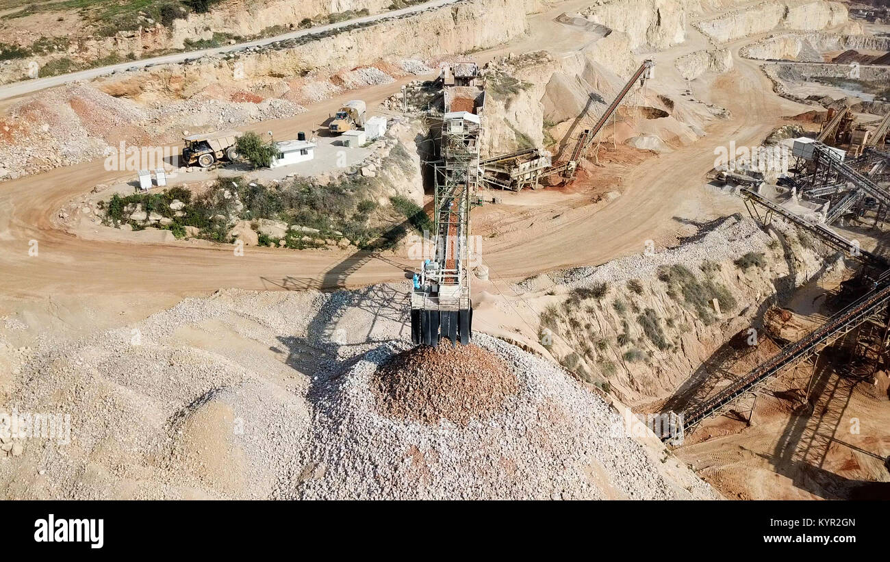 Cava grande durante le ore di lavoro - immagine aerea Foto Stock