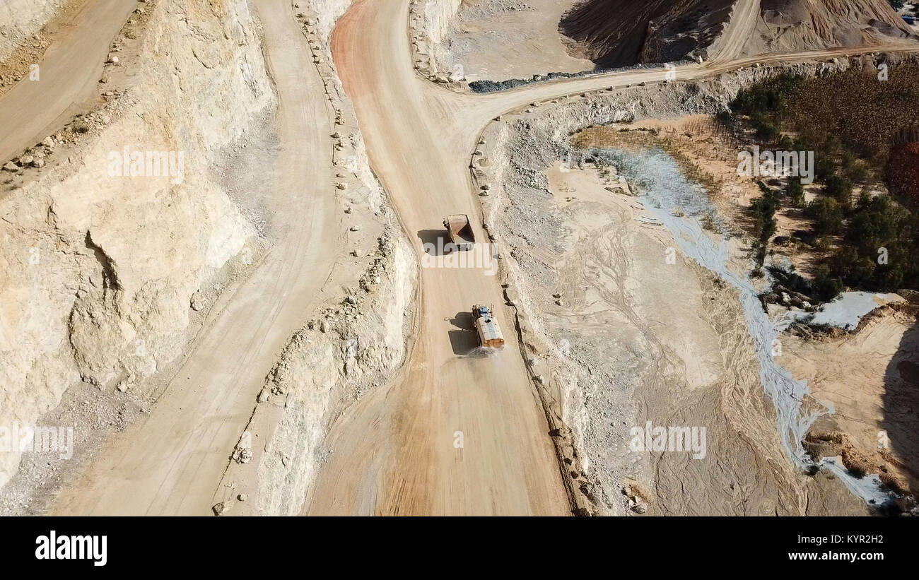 Cava grande durante le ore di lavoro - immagine aerea Foto Stock