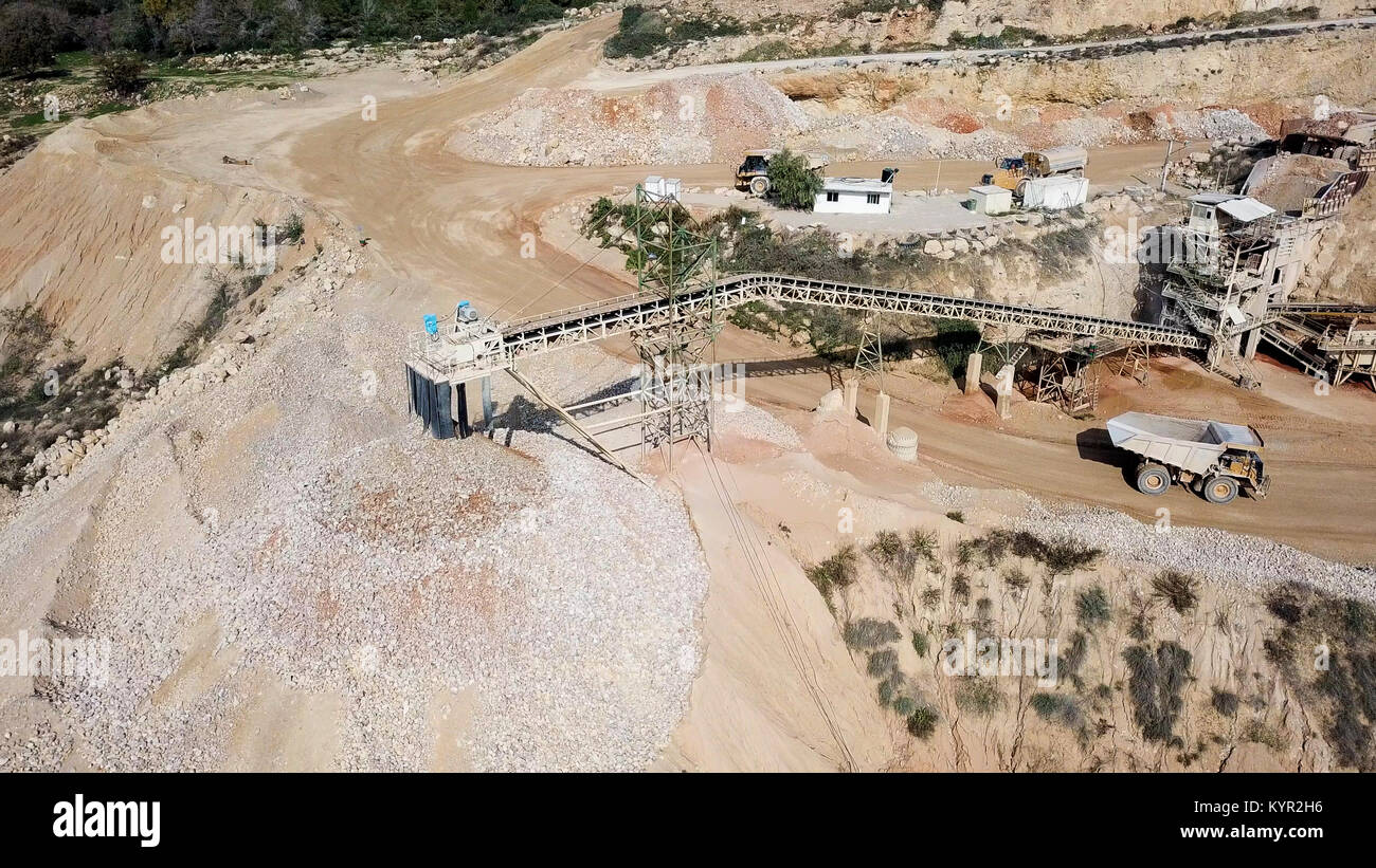 Cava grande durante le ore di lavoro - immagine aerea Foto Stock