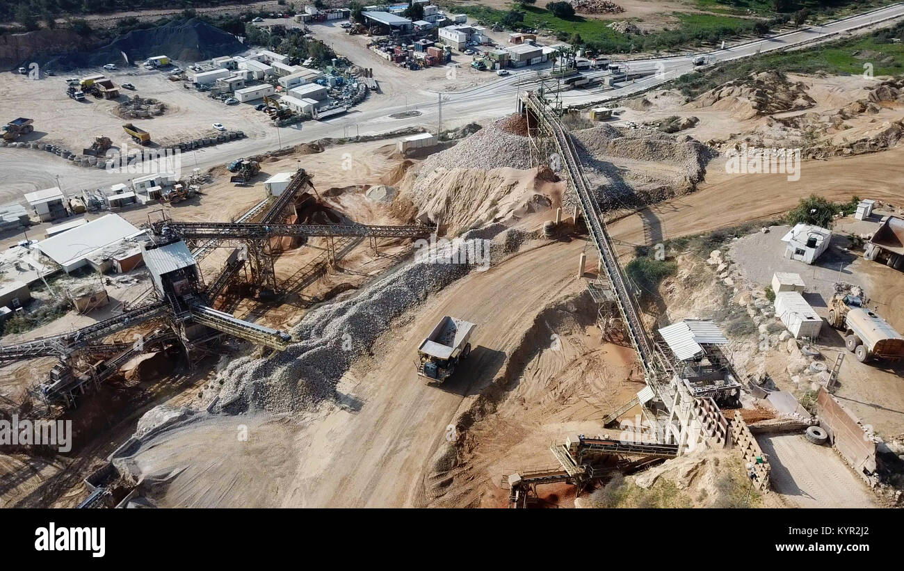 Cava grande durante le ore di lavoro - immagine aerea Foto Stock