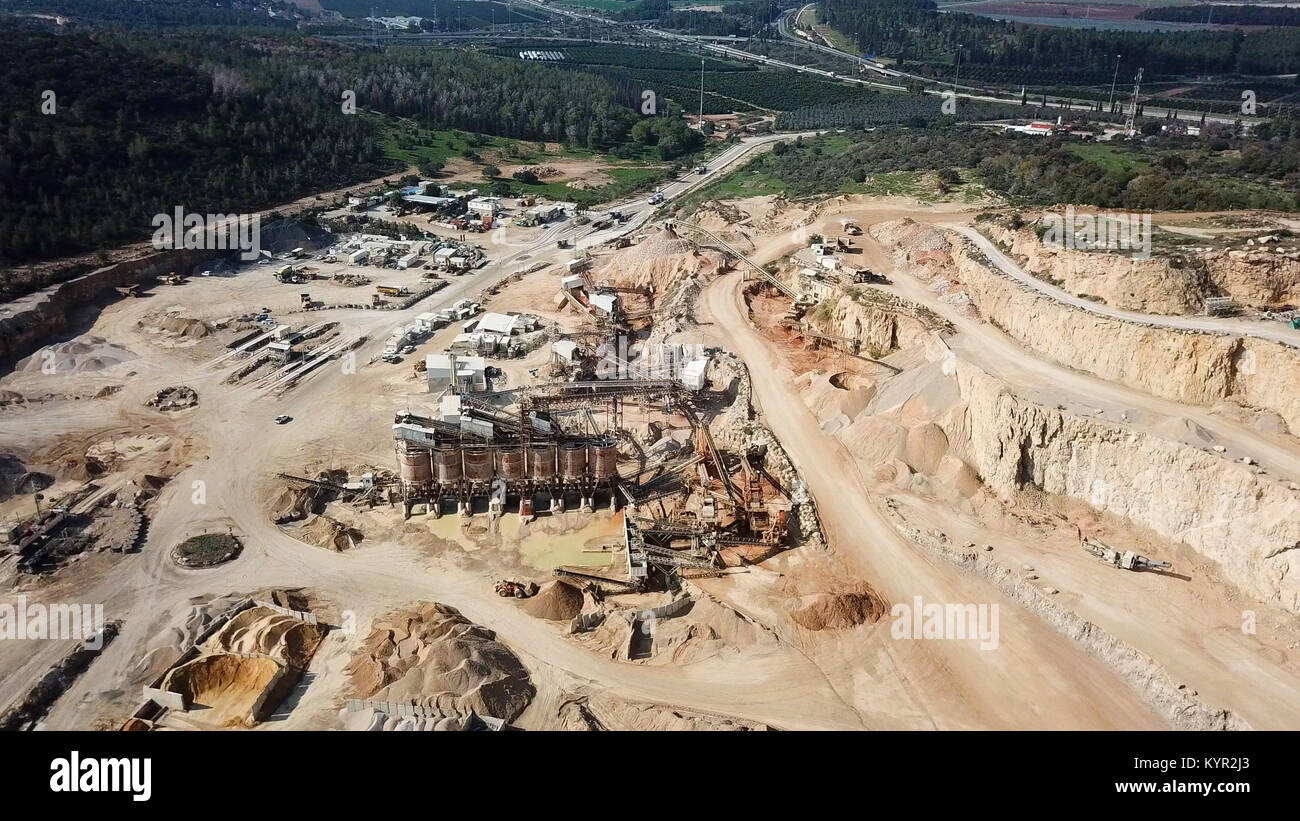 Cava grande durante le ore di lavoro - immagine aerea Foto Stock