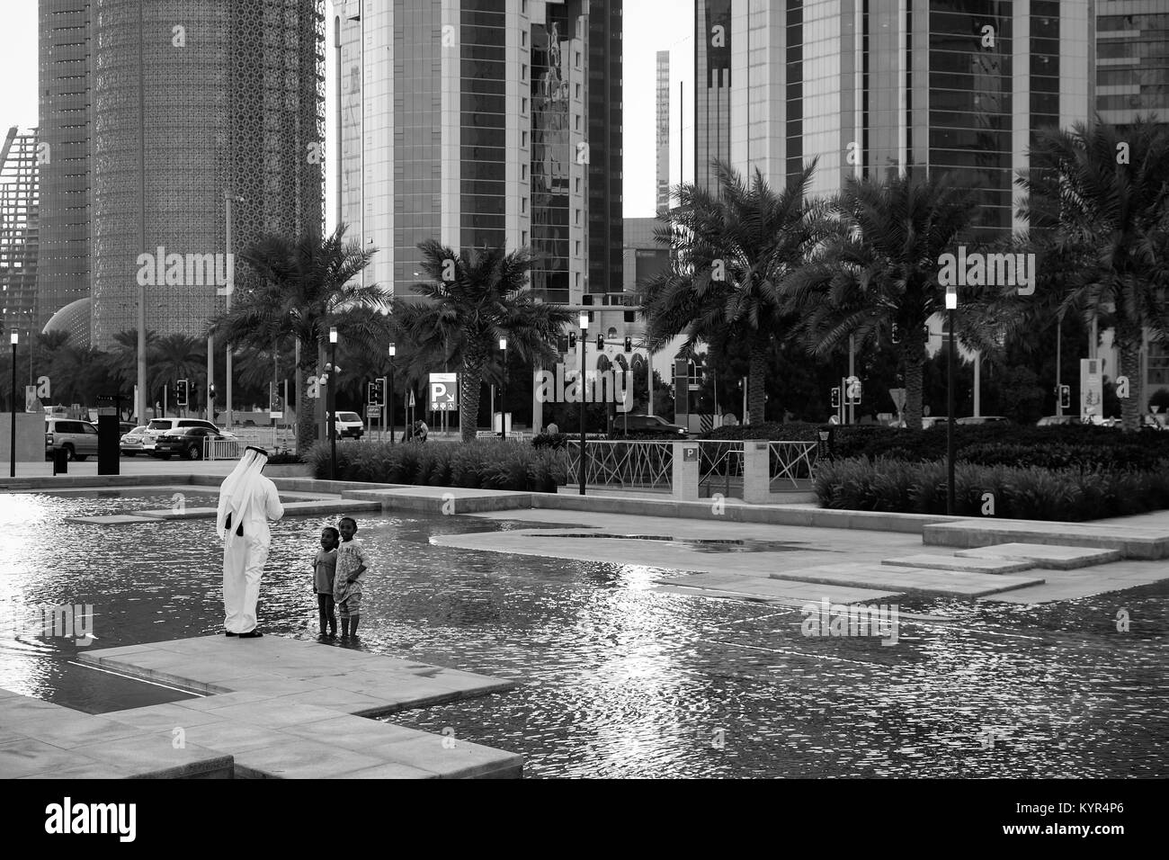 Le strade di Doha può essere colorata e piena di vita Foto Stock