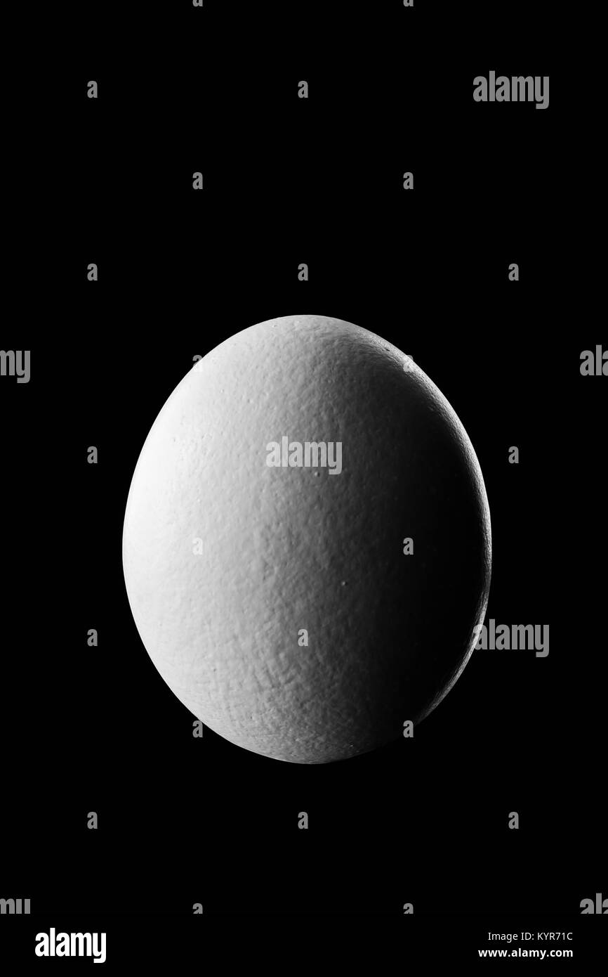 Terzo trimestre fase lunare mostra da uovo nella notte con shadow Planet Food concept di sfondo spazio Foto Stock
