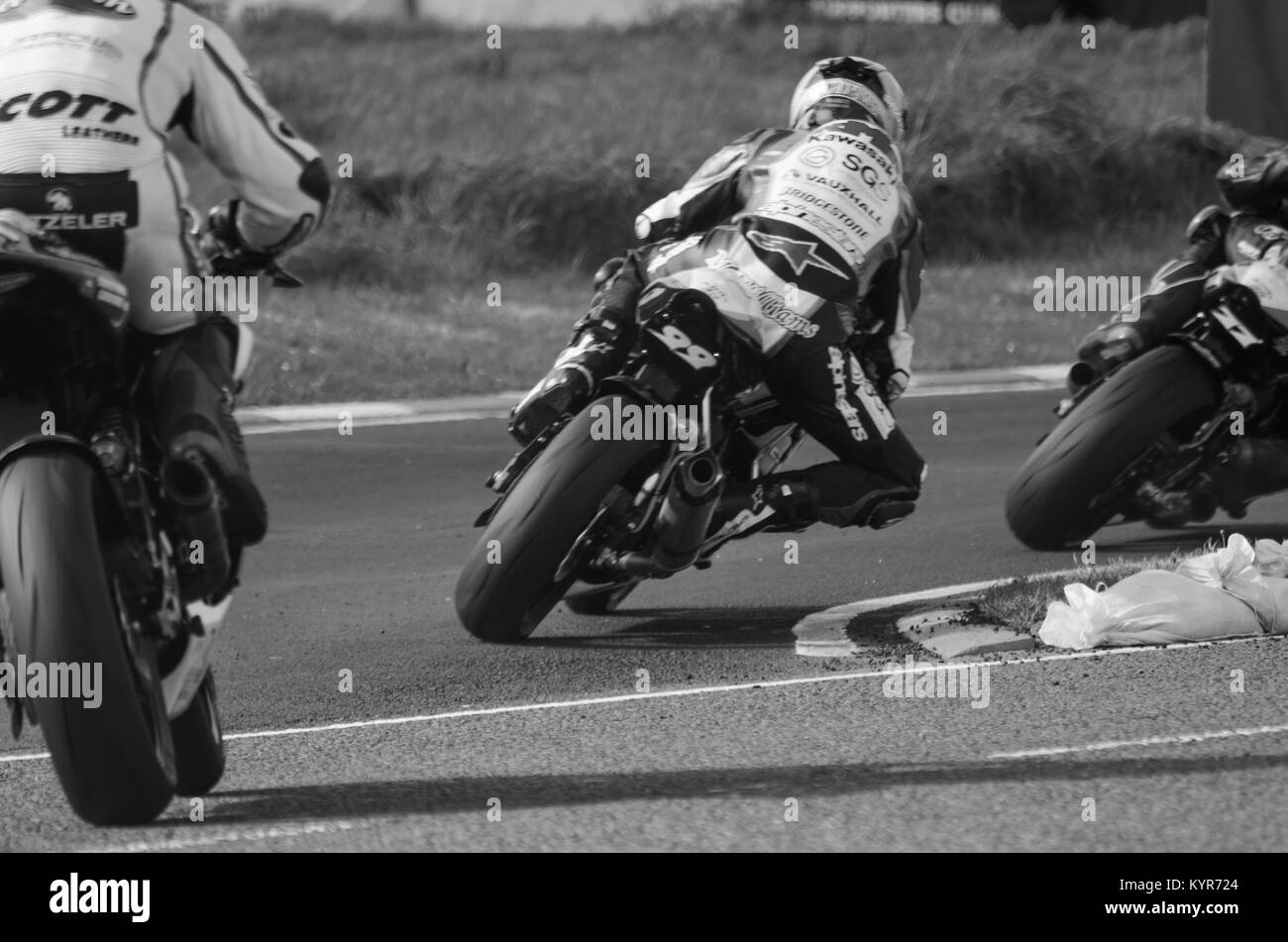 Piloti in gara attraverso la chicane Magheraboy Portrush al 2015 NW 200 Foto Stock