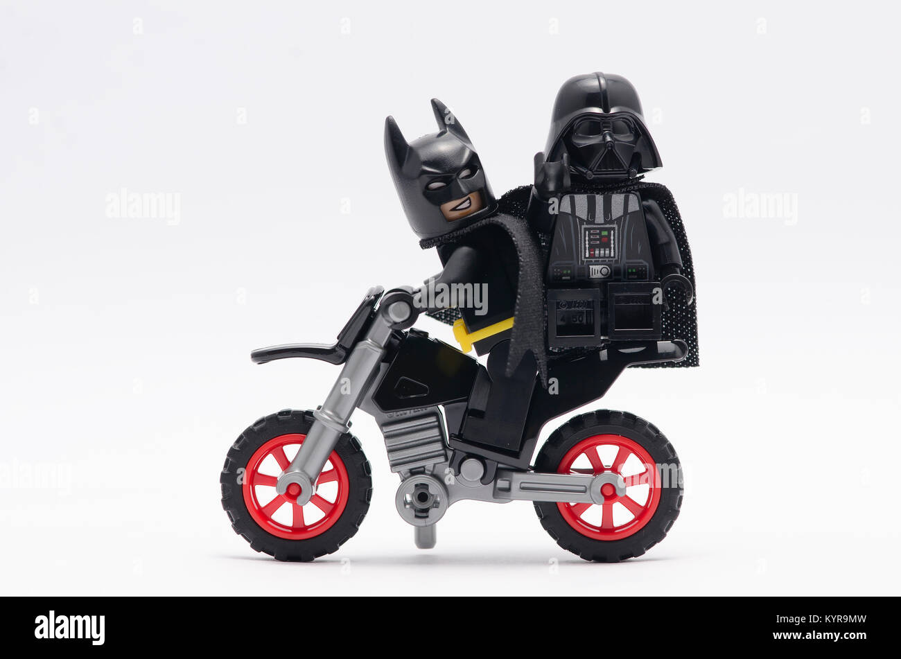 Lego Batman equitazione dirt bike con Darth Vader Foto stock - Alamy