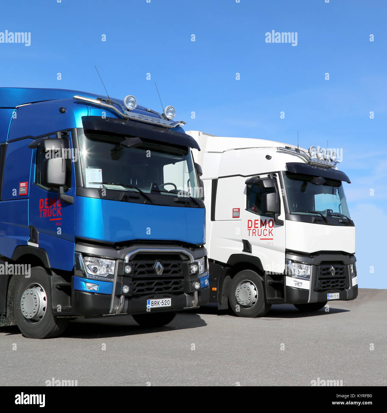 LIETO, Finlandia - Aprile 5, 2014: Renault presenta blu e bianca T460 carrelli per i voli di lungo raggio come parte della loro nuova gamma di Volvo Trucks e Renault carrello Foto Stock