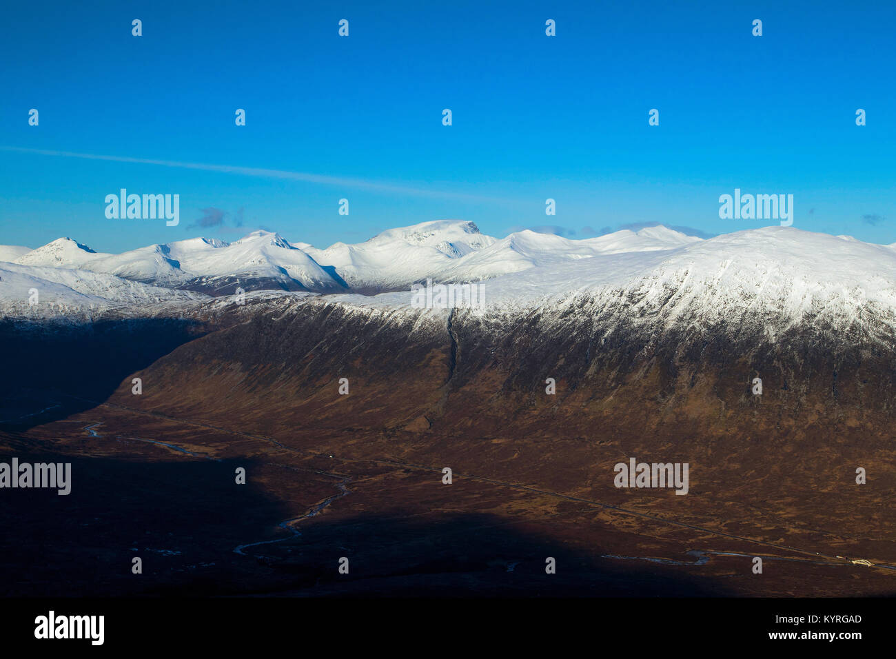 Beinn un' Chulaiste e Ben Nevis dal Munro di Meall un' Bhuiridh, Highland Foto Stock