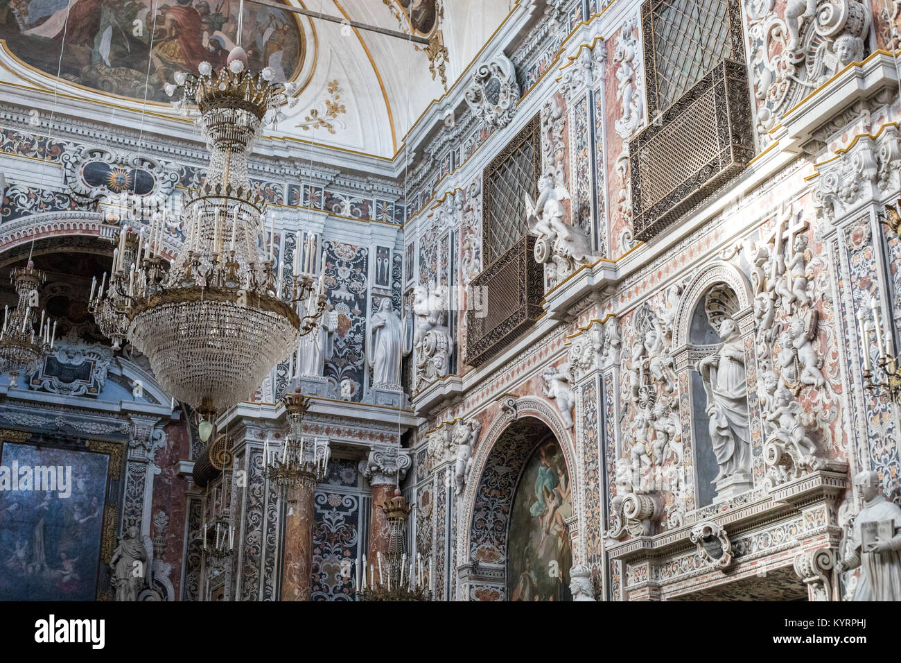 Palermo Sicilia Dic 17 Interno Della Chiesa Della Pieta Santa Maria Della Visitazione Chiesa Dell Immacolata Concezione Mercato Capo Con Decorazioni Foto Stock Alamy