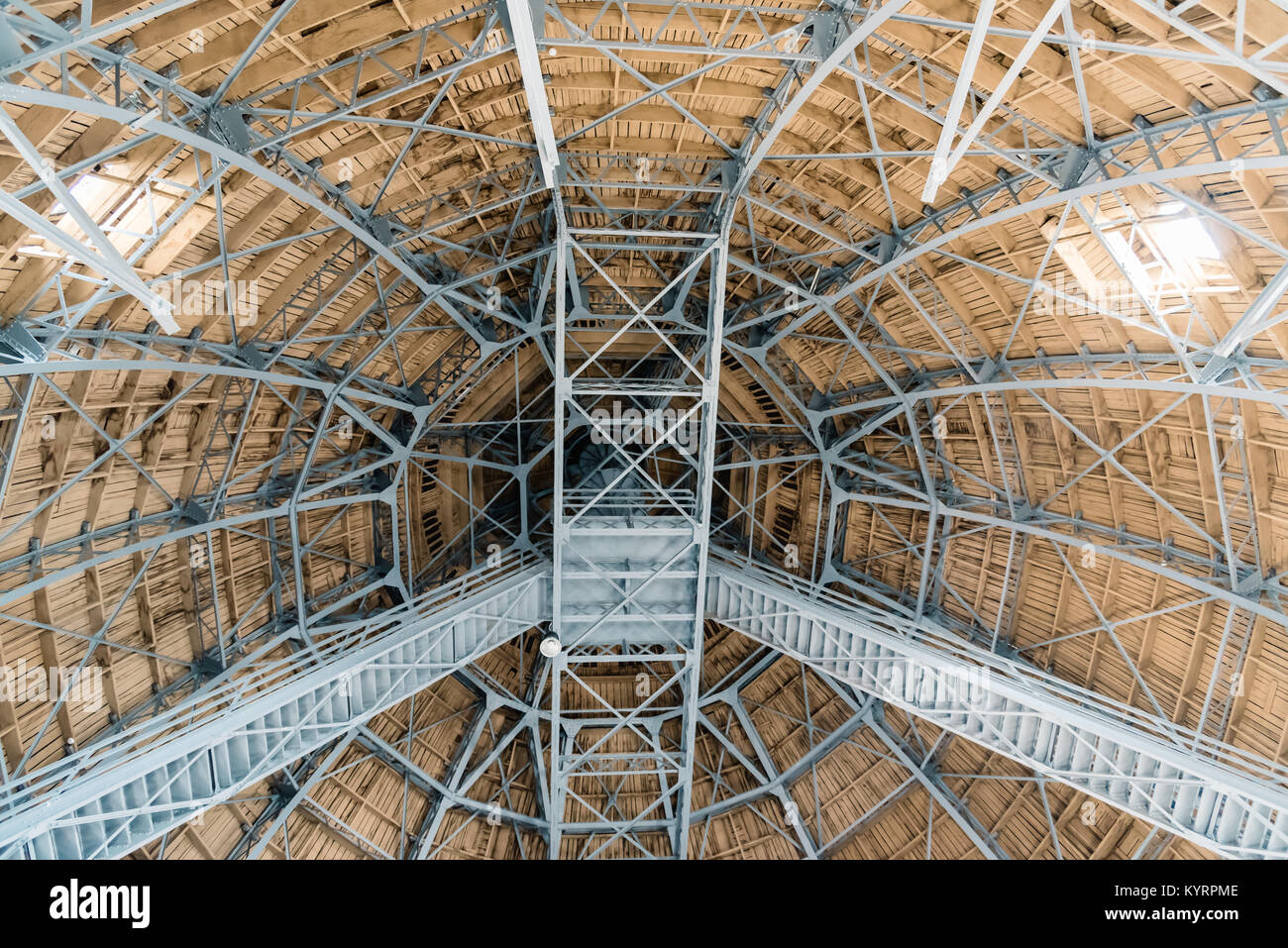 Budapest, Ungheria - 13 agosto 2017: vista interna della struttura della cupola di St Stephen Basilica di Budapest. Foto Stock