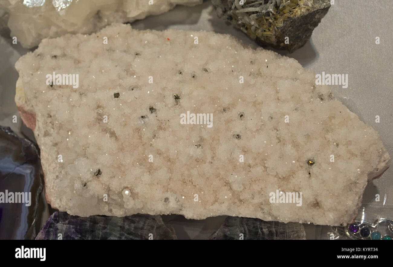 Campione di quarzo bianco naturale di cristallo di guarigione, primo piano Foto Stock