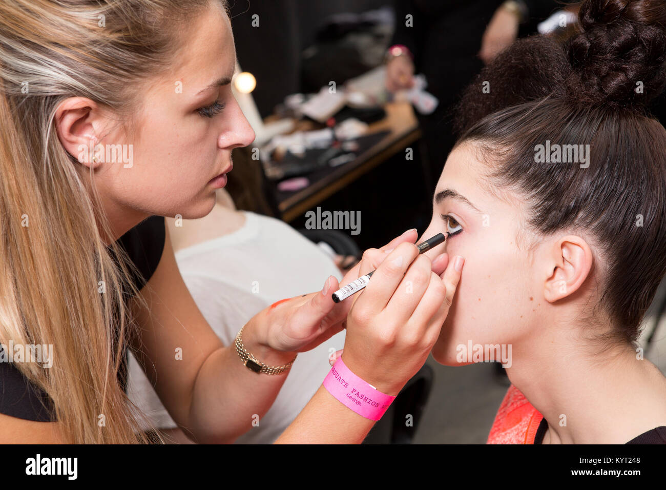 Londra, UK, 31 maggio 2014, Instituto Marangoni / backstage, Graduate Fashion Week 2014 presso la Old Truman Brewery. Mariusz Goslicki/Alamy Foto Stock