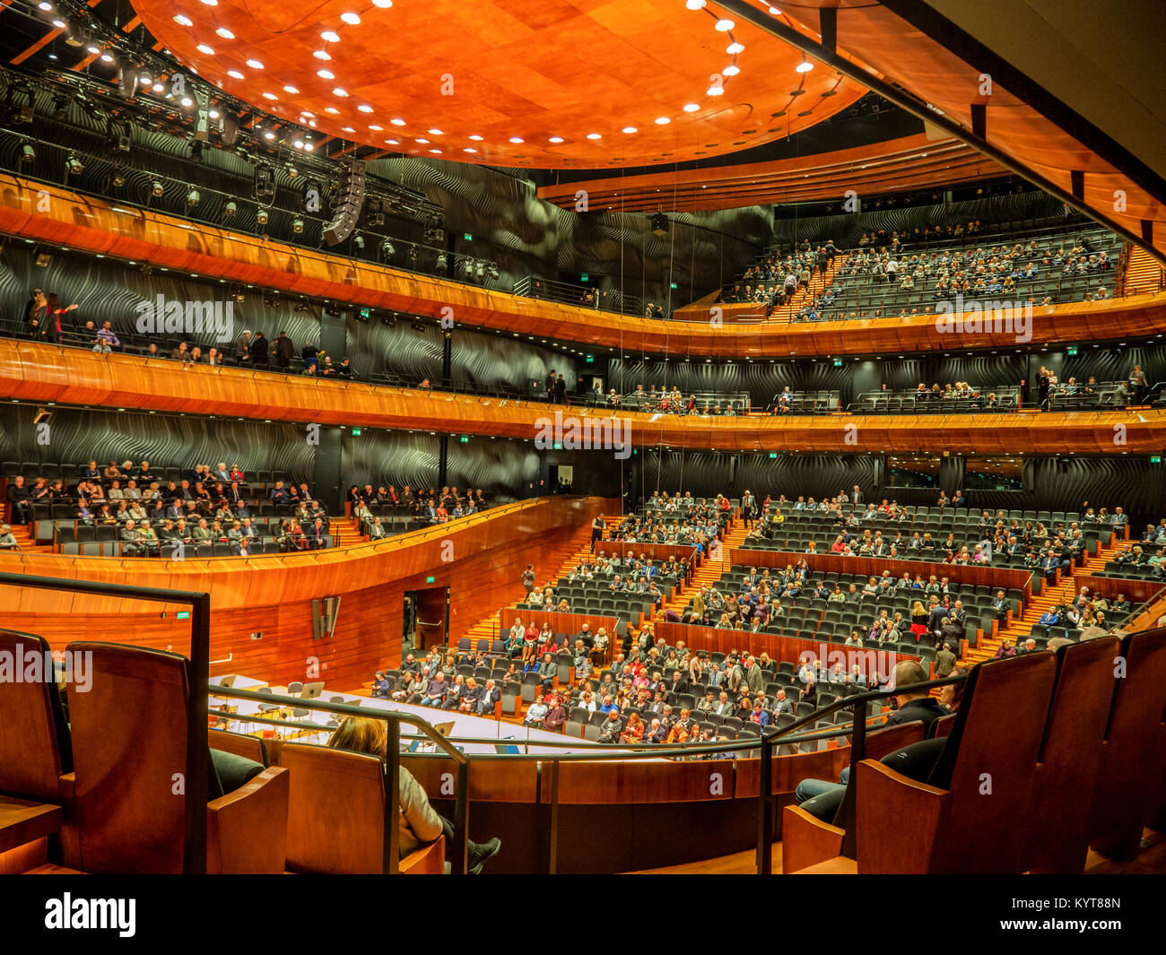 KATOWICE, Polonia - 2 febbraio 2017: Interni e auditorium della moderna sala da concerto della Orchestra Sinfonica Nazionale della Radio Polacca (NOSPR) in Kat Foto Stock