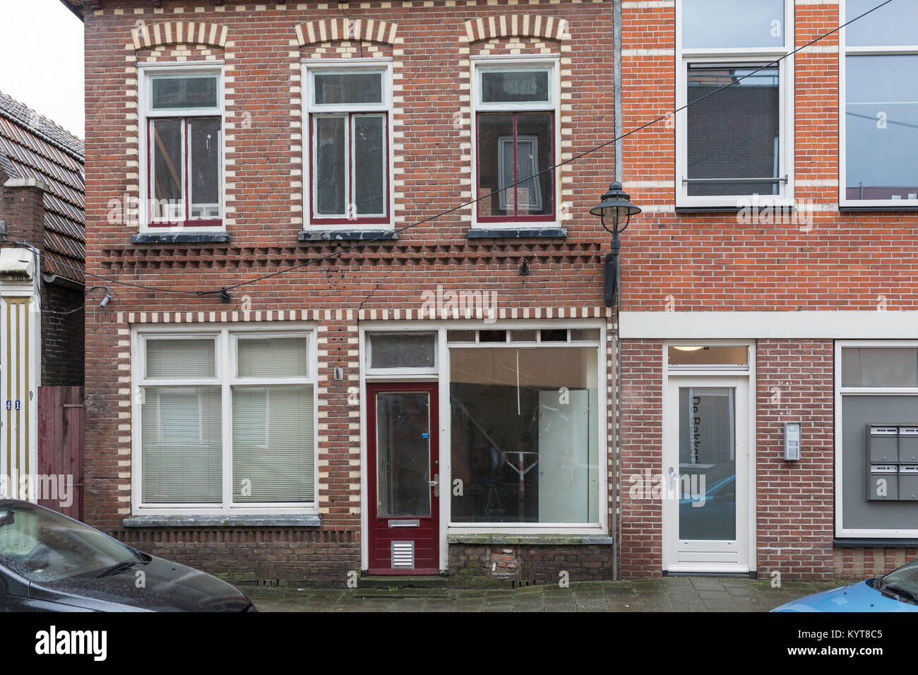 Negozio chiuso con vetrina in strada per lo shopping interna della città di Coevorden, Paesi Bassi Foto Stock