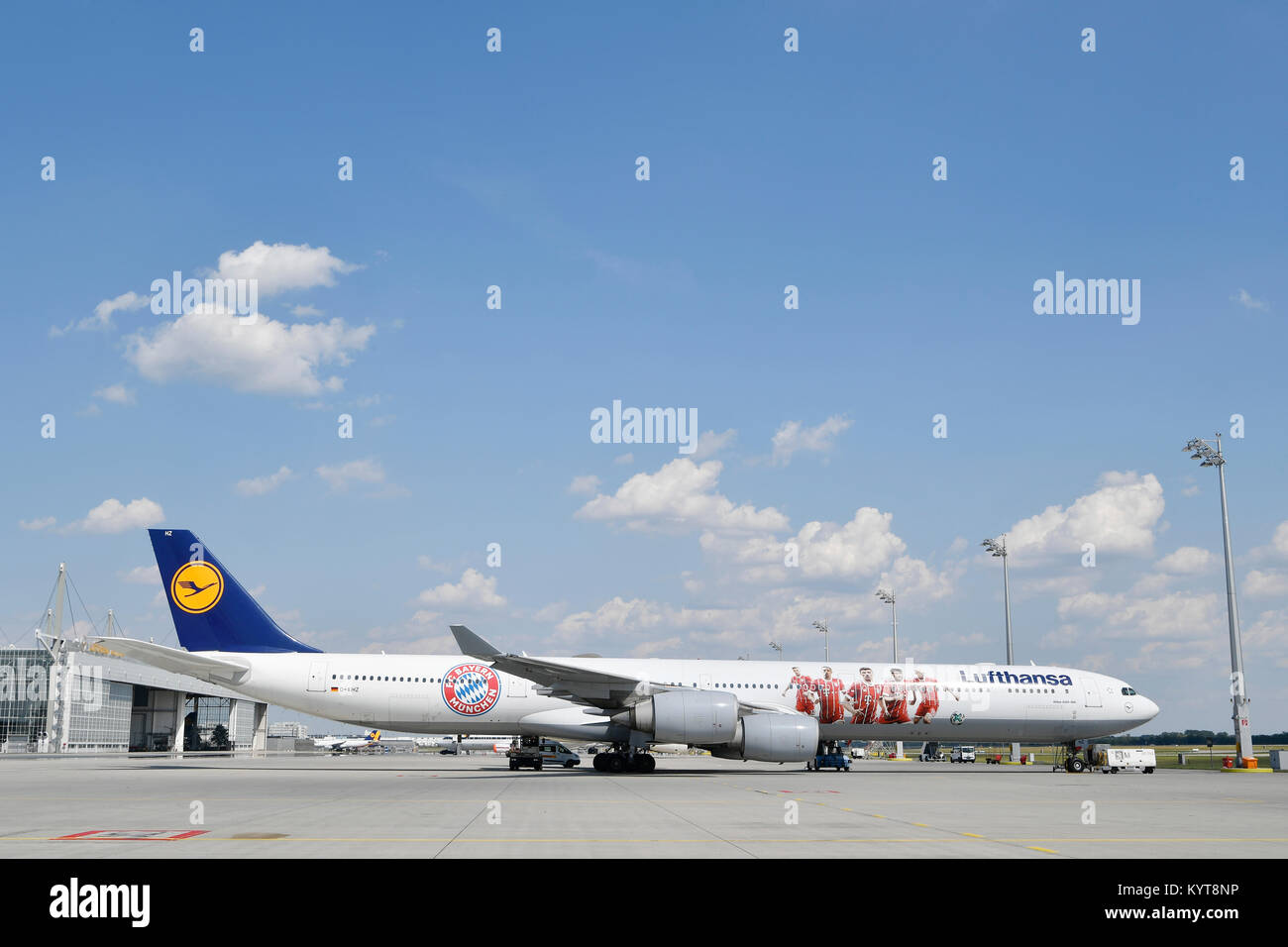 Lufthansa, Airbus A340-600, edizione speciale calciatore FCB, FC Bayern, Aeroporto di Monaco di Baviera, Foto Stock
