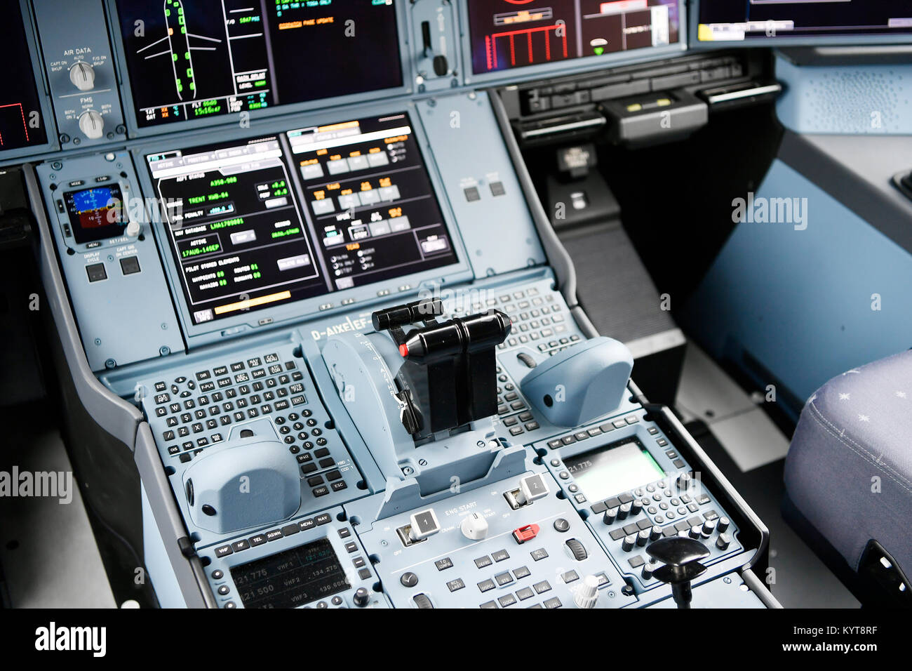 Visualizza in pozzetto, pozzetto, pannello, interruttore, interruttore sportello di sicurezza, il radar transponder, Porta look, controllo, autopilota, Lufthansa, Airbus A350 Foto Stock