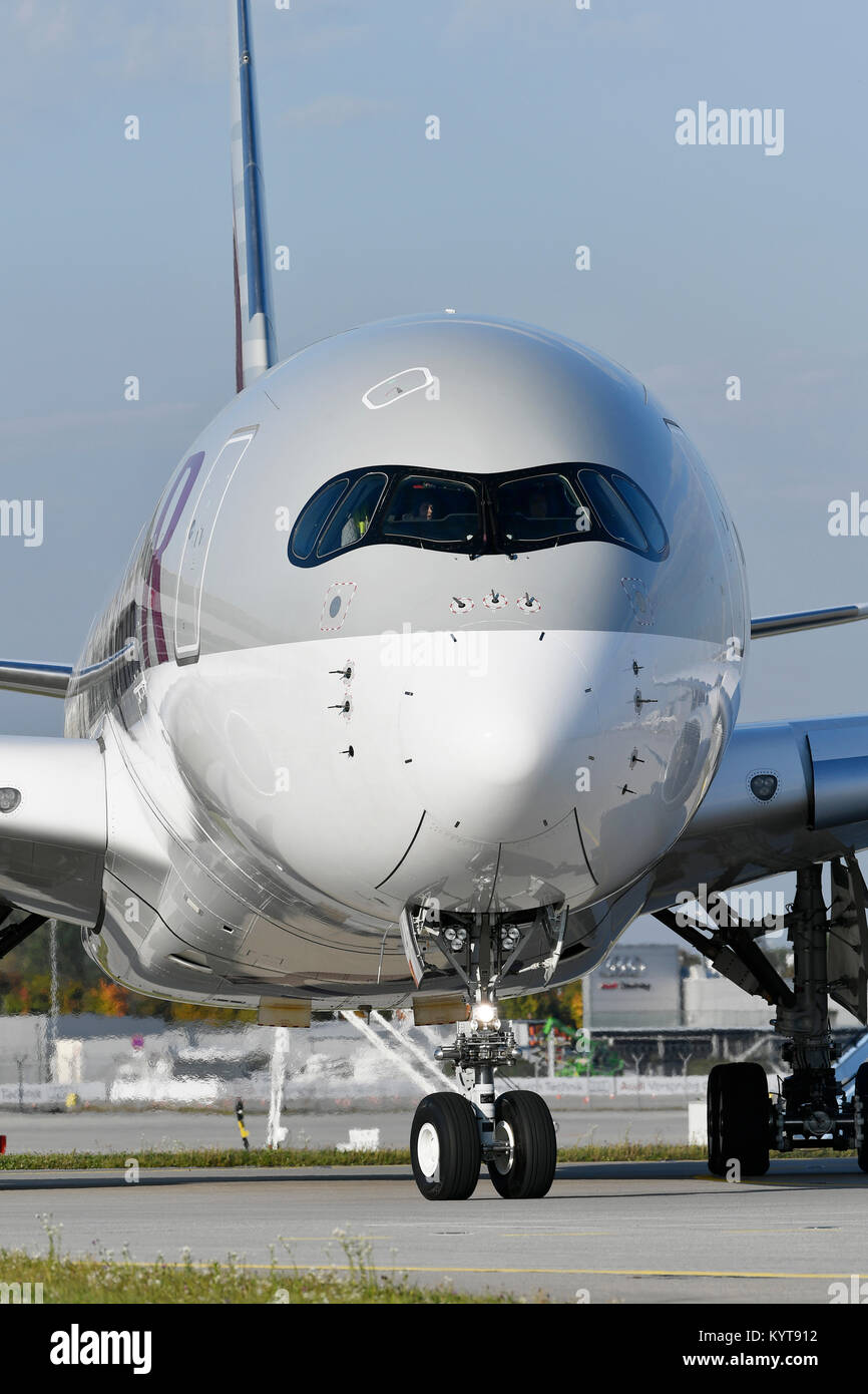 Qater Airways, A350-900, la cabina di pilotaggio di aeromobili, aereo, piano, compagnie aeree, airways, rotolo in, out, Aeroporto di Monaco di Baviera, Foto Stock