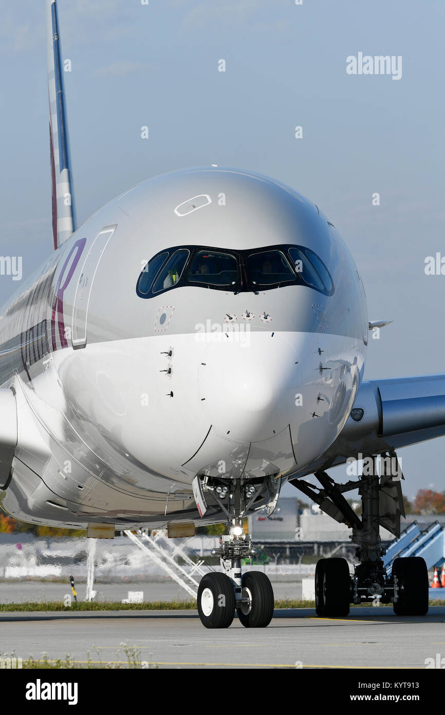 Qater Airways, A350-900, la cabina di pilotaggio di aeromobili, aereo, piano, compagnie aeree, airways, rotolo in, out, Aeroporto di Monaco di Baviera, Foto Stock