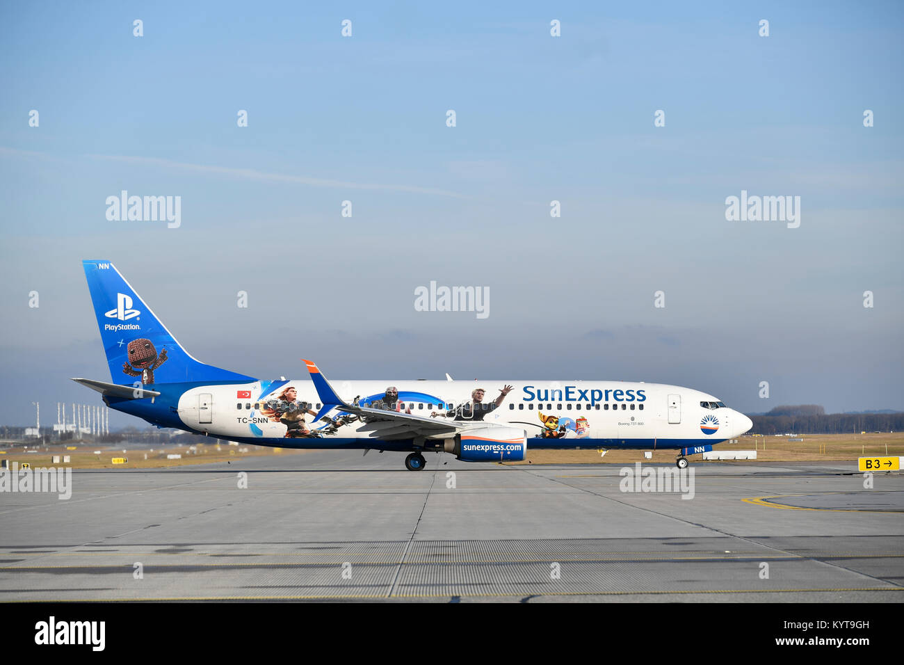 SunExpress, B737-800: Edizione speciale, calcio, aeromobili, aereo, piano, compagnie aeree, airways, rotolo in, out, Aeroporto di Monaco di Baviera, Foto Stock