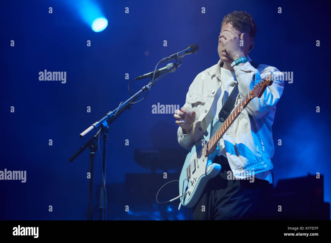 Il Norvegese cantante, compositore e musicista Gundelach esegue dal vivo presso il norvegese music festival Øyafestivalen 2016 a Oslo. Norvegia, 12/08 2016. Foto Stock