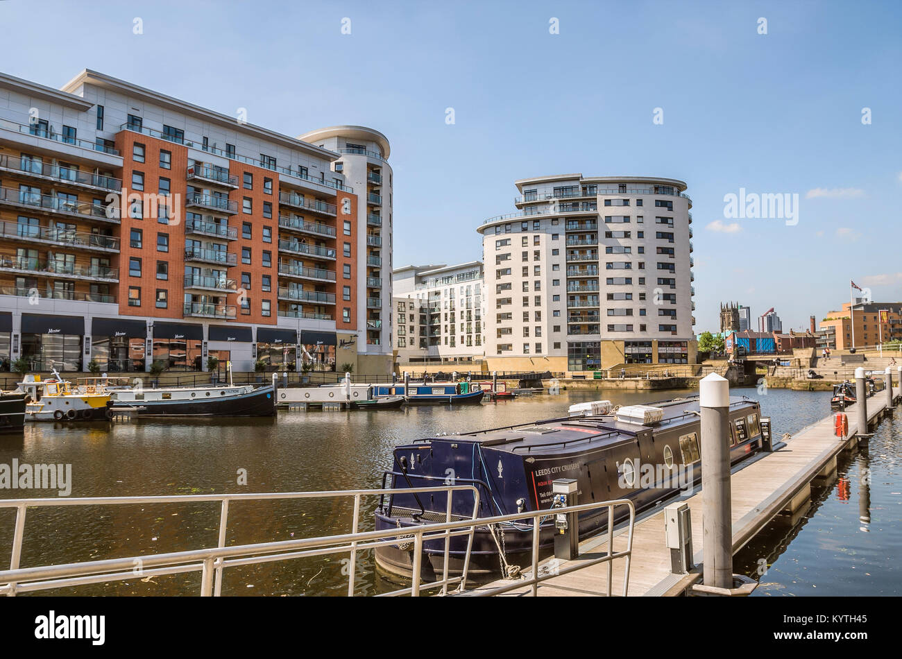 Clarence Dock a Leeds è una destinazione per lo shopping e il tempo libero nel centro di Leeds, West Yorkshire, Inghilterra Foto Stock