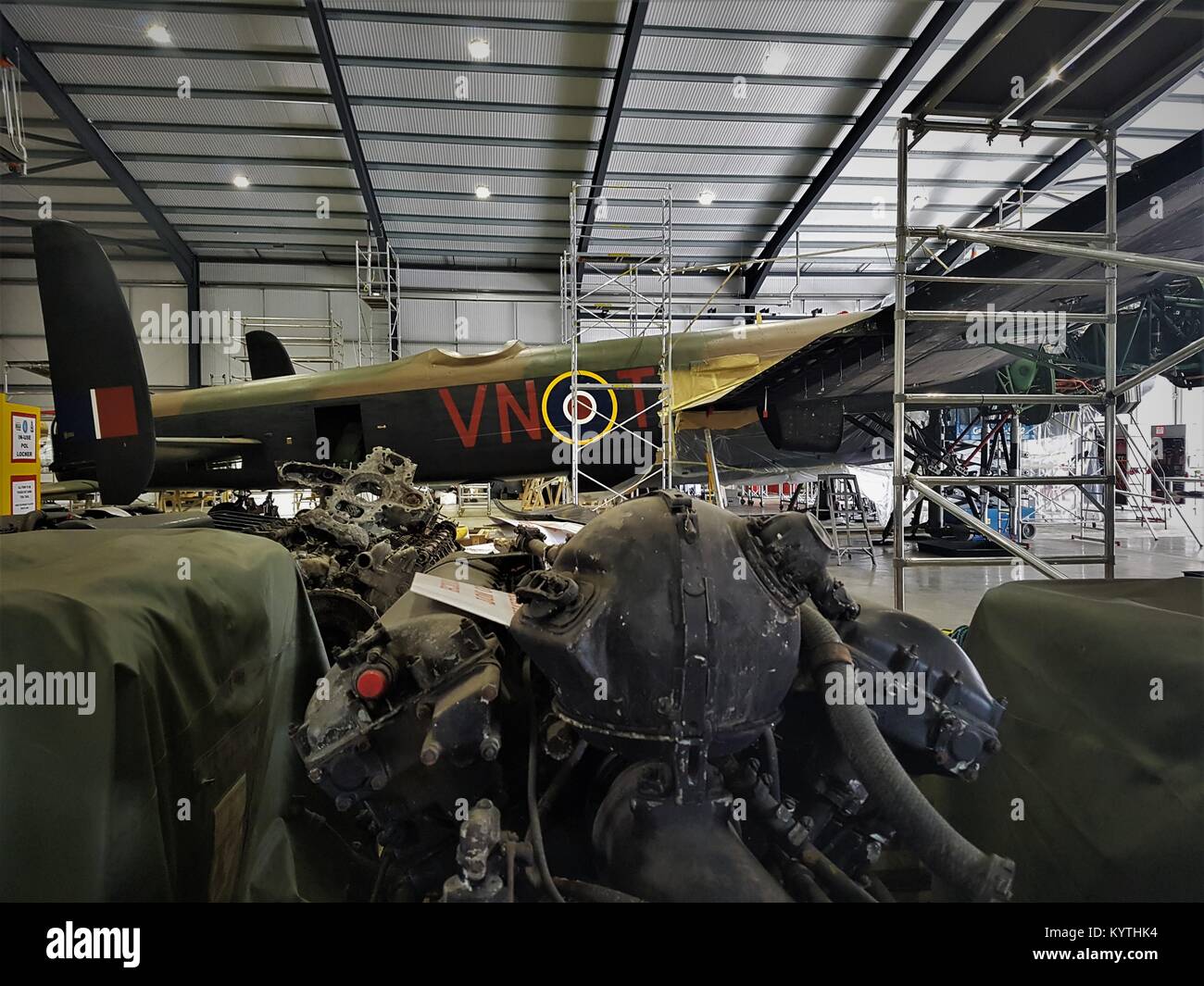 Battle of Britain memorial flight Arvo Lancaster, al restauro di aeromobili azienda appendiabiti per wi ter overhall nel 2016 -17 Foto Stock