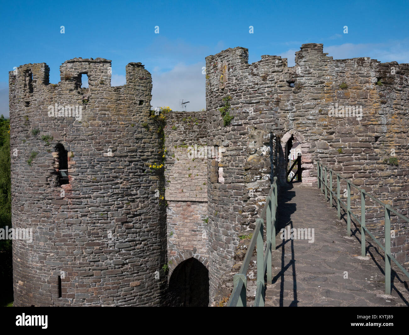 Passerella moderno a Conwy Castle,Conwy, Galles del Nord, Regno Unito. Foto Stock