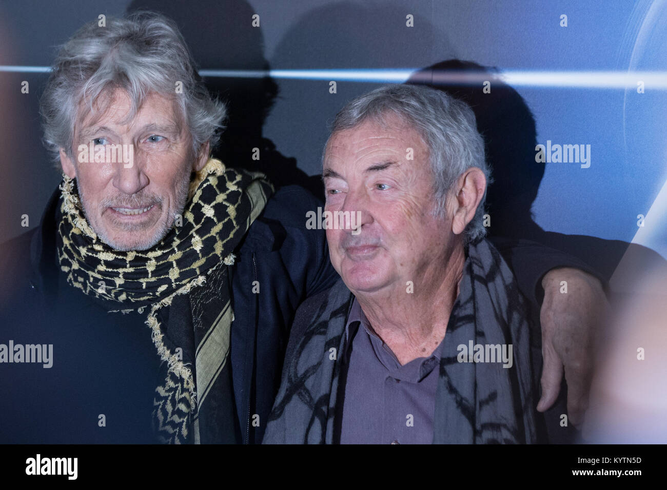 Roma, Italia. 16 gennaio, 2018. Roger Waters, bassista e cantante dei Pink Floyd, e Nick Mason, Pink Floyd batterista presentazione presso la macro a Roma della mostra "Pink Floyd mostra - le loro spoglie mortali' Credit: Matteo Nardone/Pacific Press/Alamy Live News Foto Stock