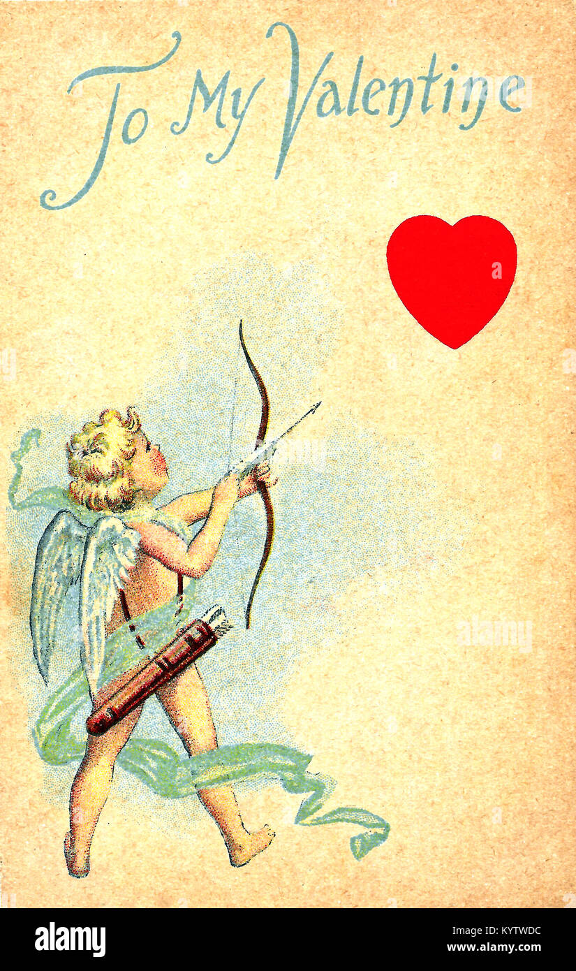 In vecchio stile di san valentino cartolina circa 1910 mostra cupido la ripresa di un cuore di San Valentino con arco e frecce. Foto Stock