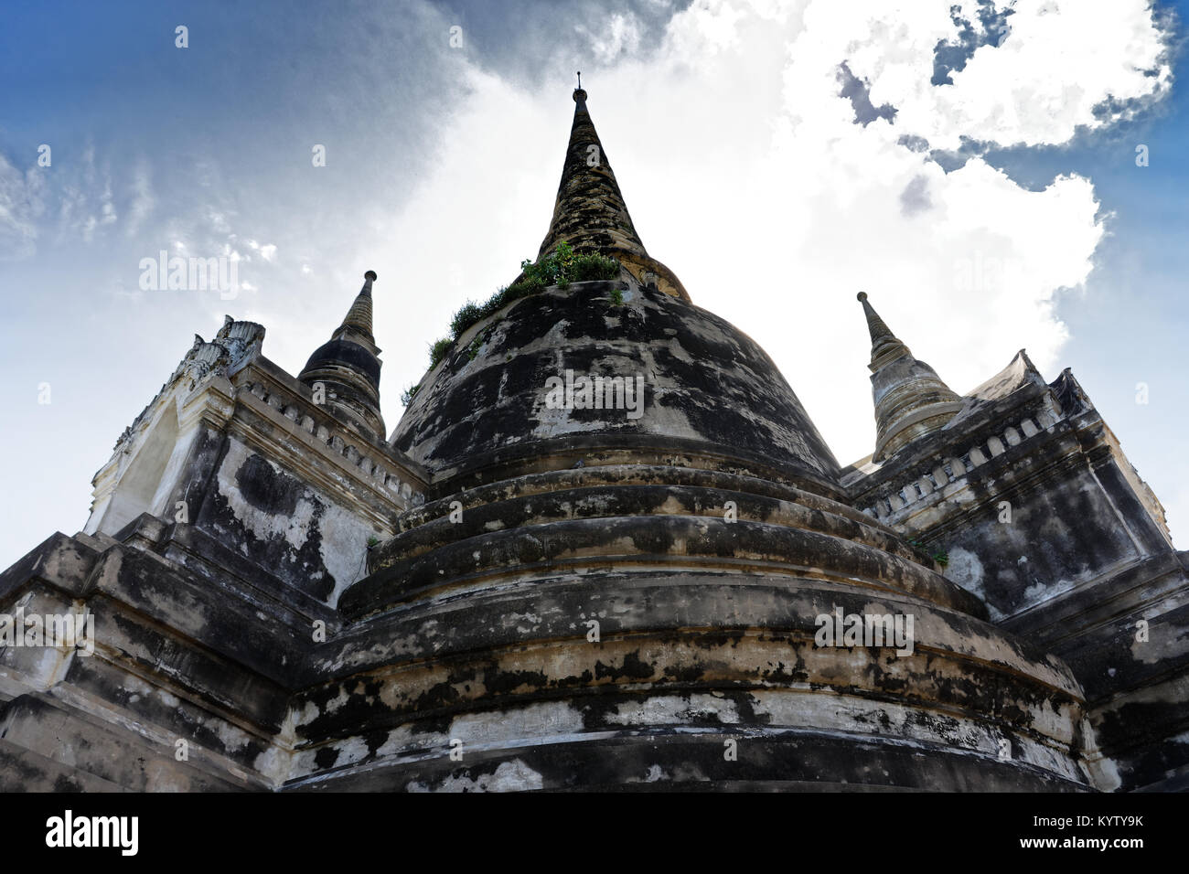 Foto del principale e secondario il tempio di Wat Phra Si Sanphet nella splendida vista. Foto Stock