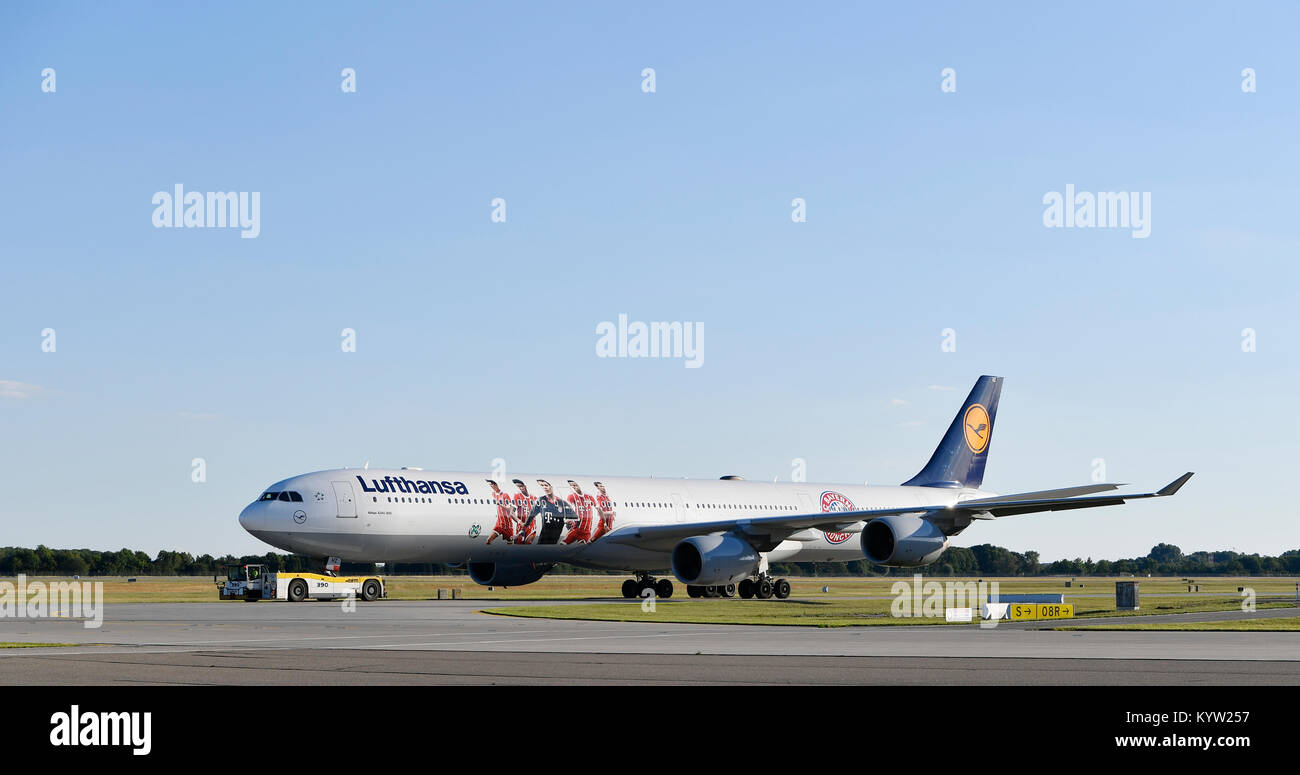 Lufthansa, Airbus A340-600, edizione speciale calciatore FCB, FC Bayern, Aeroporto di Monaco di Baviera, Foto Stock