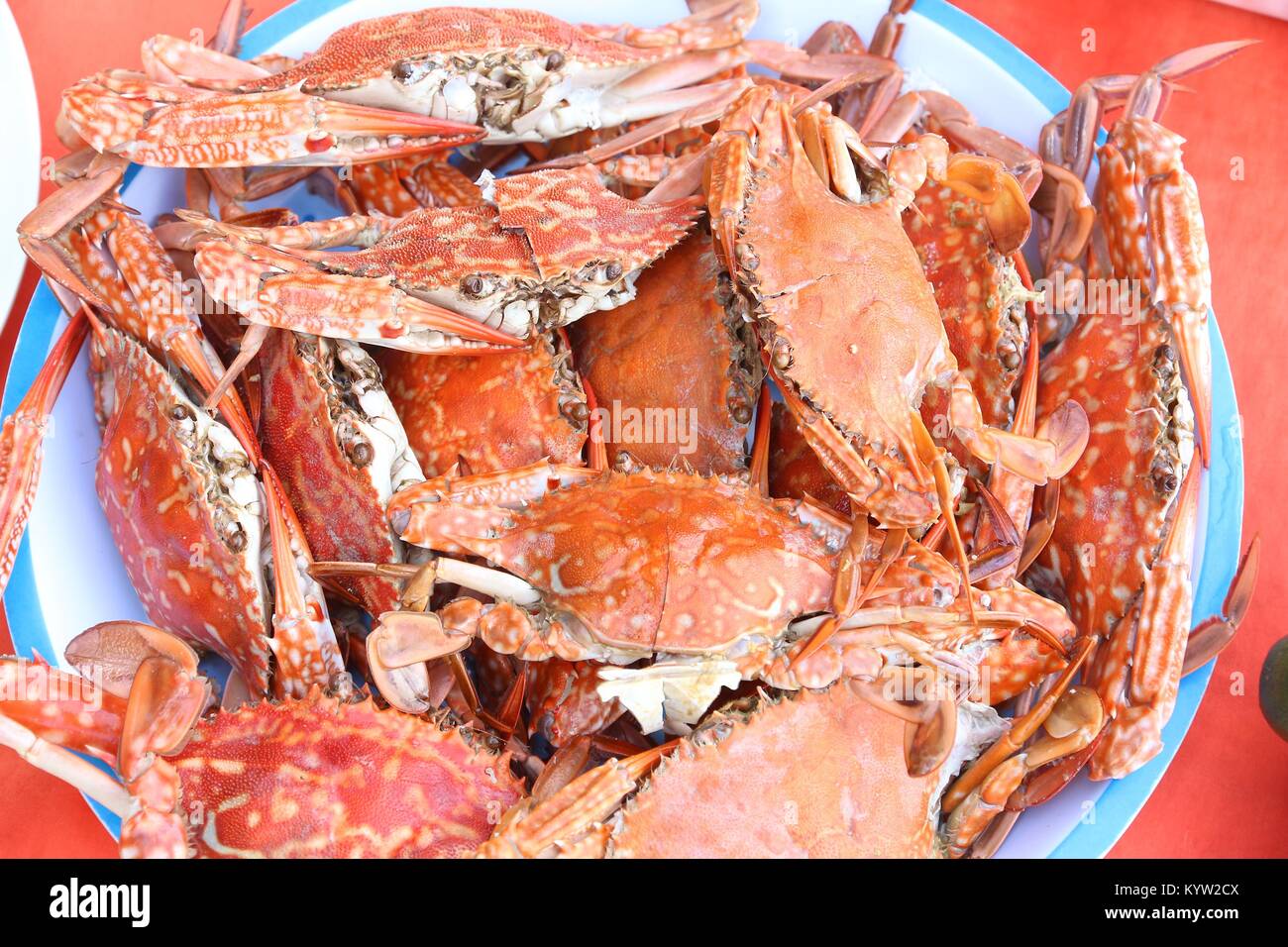 Preparate i granchi nelle Filippine - piastra di cottura e craced granchi. Foto Stock