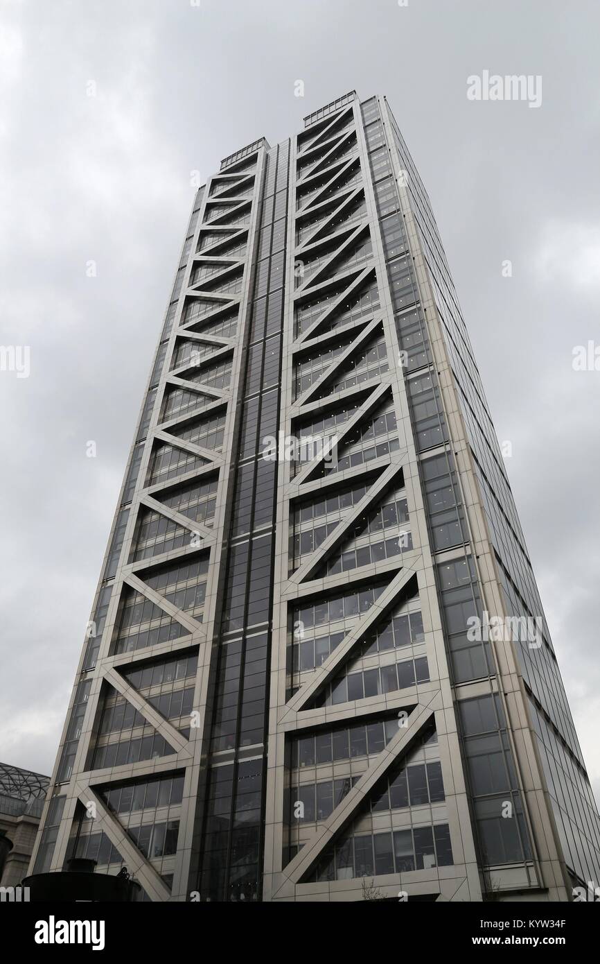 LONDON, Regno Unito - 22 Aprile 2016: Heron grattacielo Torre nella città di Londra. I suoi locatari includono Salesforce il cloud computing aziendale e Harvey Nash cons Foto Stock LONDON, Regno Unito - 22 Aprile 2016: Heron grattacielo Torre nella città di Londra. I suoi locatari includono Salesforce il cloud computing aziendale e Harvey Nash cons Foto Stock