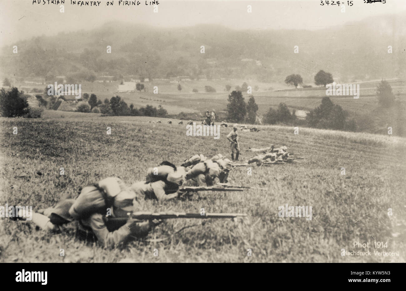 La Prima guerra mondiale. La prima guerra mondiale (WWI o WW1), noto anche come la prima guerra mondiale la Grande Guerra o la guerra per porre fine a tutte le guerre, è stata una guerra globale originario in Europa che è durata dal 28 luglio 1914 al 11 novembre 1918. Più di 70 milioni di personale militare, compresi 60 milioni di europei sono stati mobilitati in uno dei più grandi guerre della storia.oltre nove milioni di combattenti e sette milioni di civili sono morti a causa della guerra (comprese le vittime di un certo numero di g ocides), un tasso di incidenti aggravato dai belligeranti' tecnologica e industriale di raffinatezza. Foto Stock