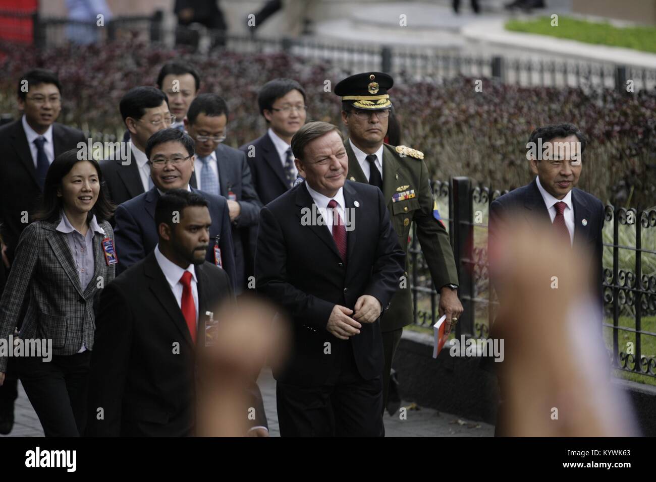 Caracas, Distrito Capital, Venezuela. Xix Apr, 2013. Aprile 19, 2013. Delegazione della Repubblica popolare di Cina, arrivano all'Assemblea nazionale per la prestazione di giuramento di Nicolás Maduro, come presidente del Venezuela. Foto: Juan Carlos Hernandez Credito: Juan Carlos Hernandez/ZUMA filo/Alamy Live News Foto Stock