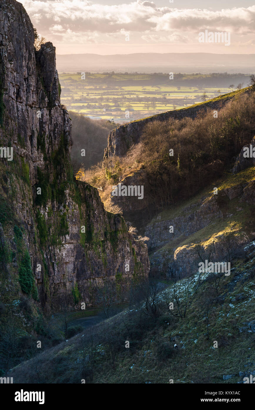 Cheddar Gorge, Cheddar, Somerset, Regno Unito. Il 28 dicembre 2017. Regno Unito Meteo. Cheddar Gorge nel Somerset in una fredda giornata inverni. Credito Foto: Graham Hunt/ Foto Stock