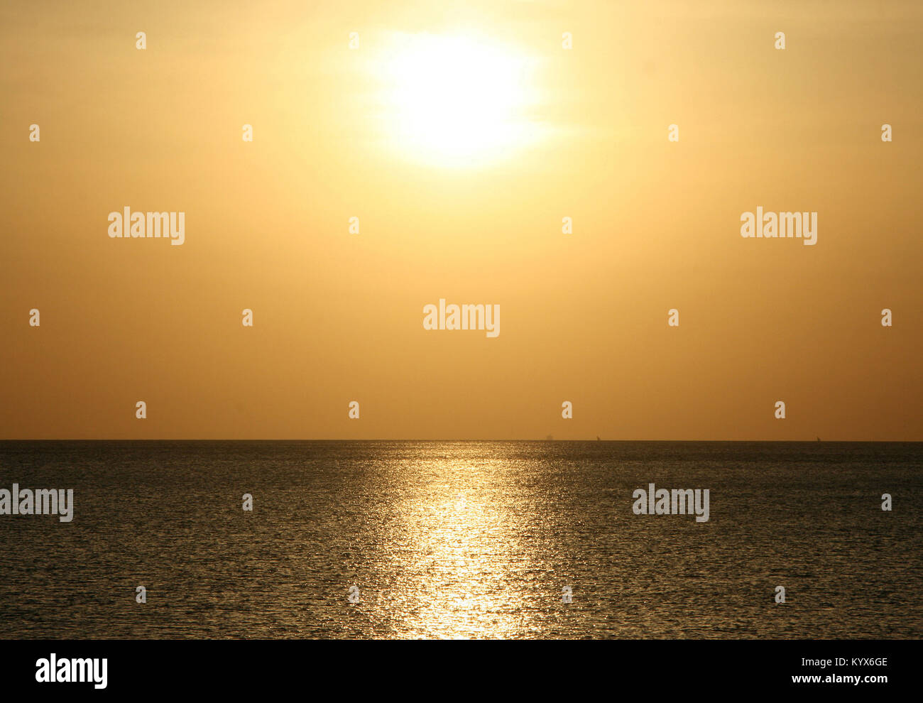 Tramonto al mare, Hotel Sea Cliff, Zanzibar, Tanzania. Foto Stock