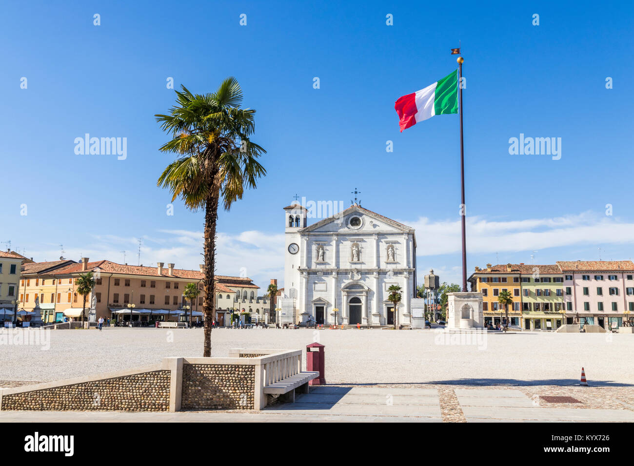 La Piazza Grande di Palmanova, Italia, con la Chiesa del Santissimo Redentore o Duomo. Un sito del Patrimonio mondiale dal 2017 come parte del Veneto wor Foto Stock