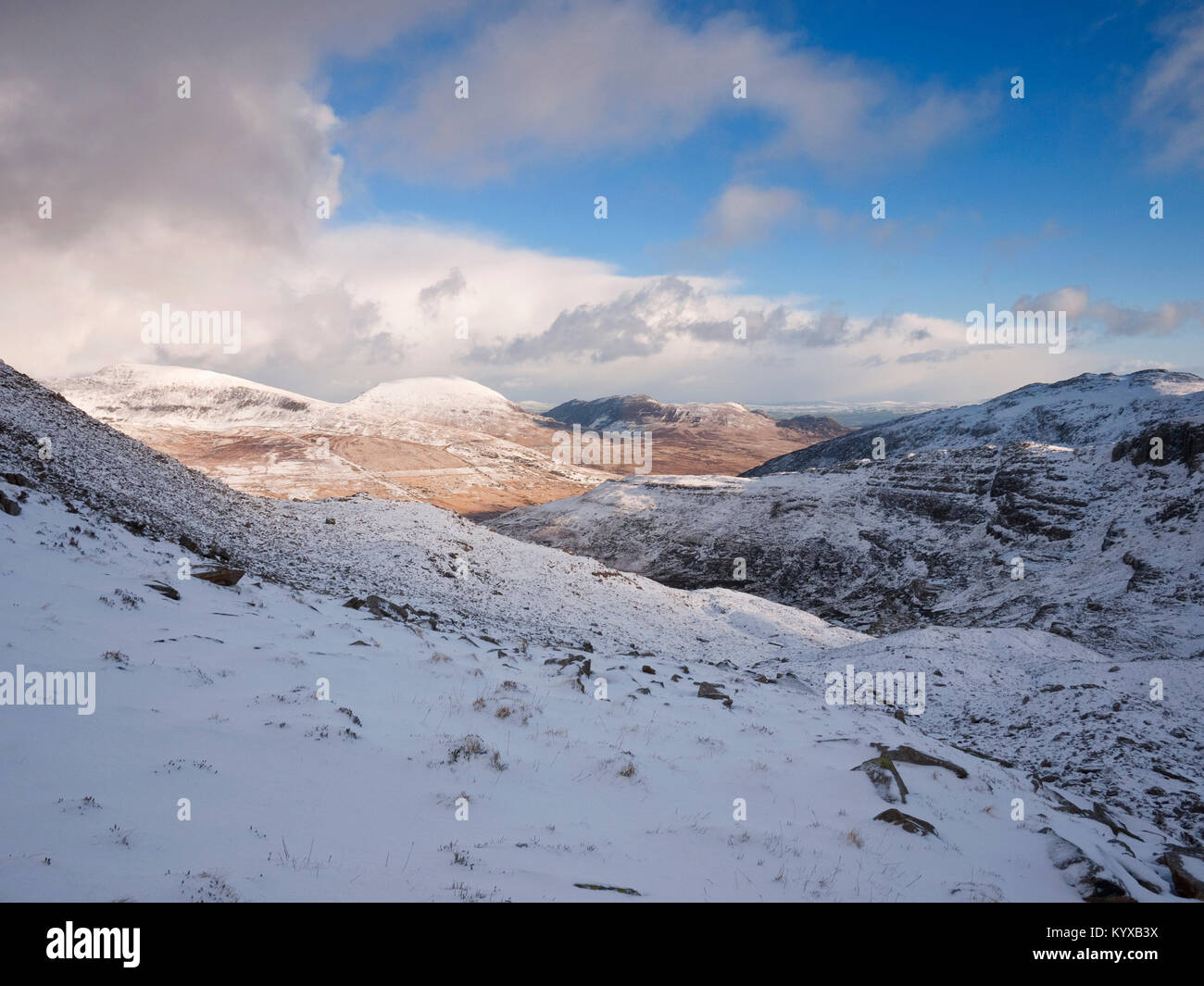 Su Snowdonia Glyderau della montagna in condizioni invernali Foto Stock