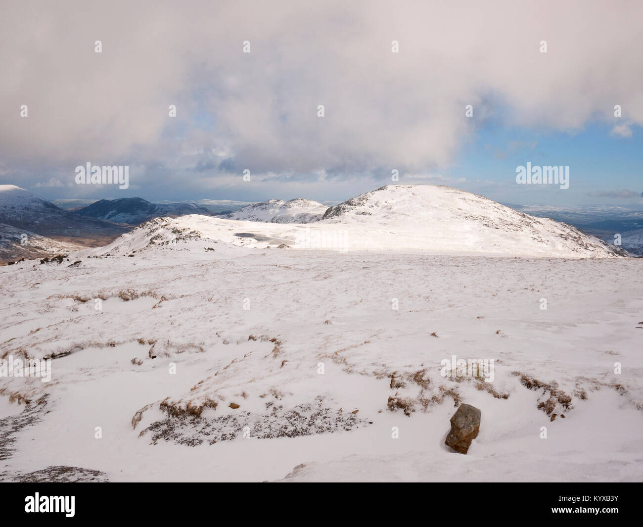 Su Snowdonia Glyderau della montagna in condizioni invernali Foto Stock