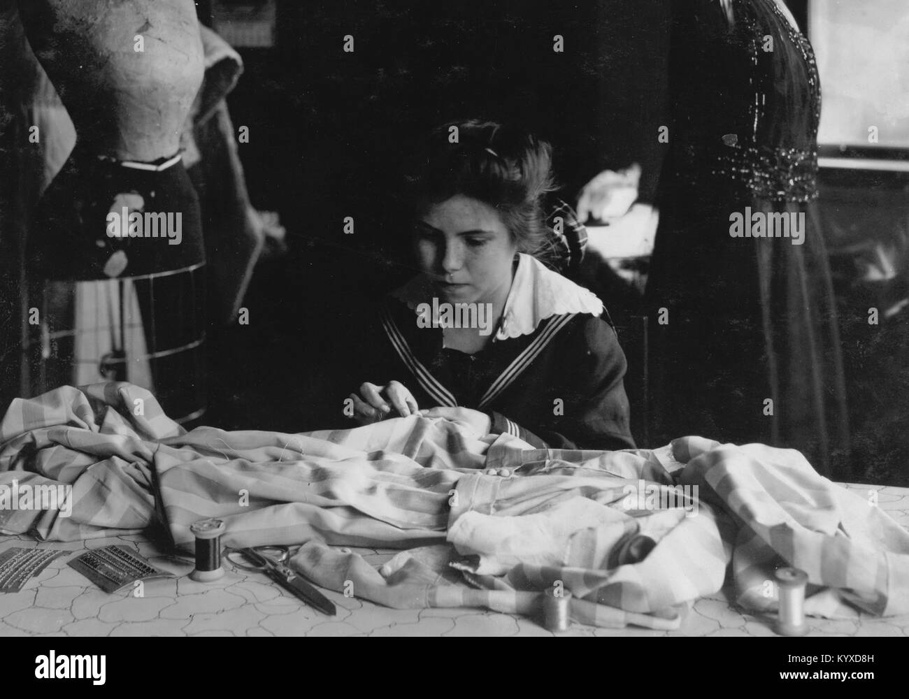 Helen Anderson, 16 anni. Lavora per Madame Robinson "abiti", Copley Square, Pierce edificio. Posizione: Boston, Massachusetts Foto Stock